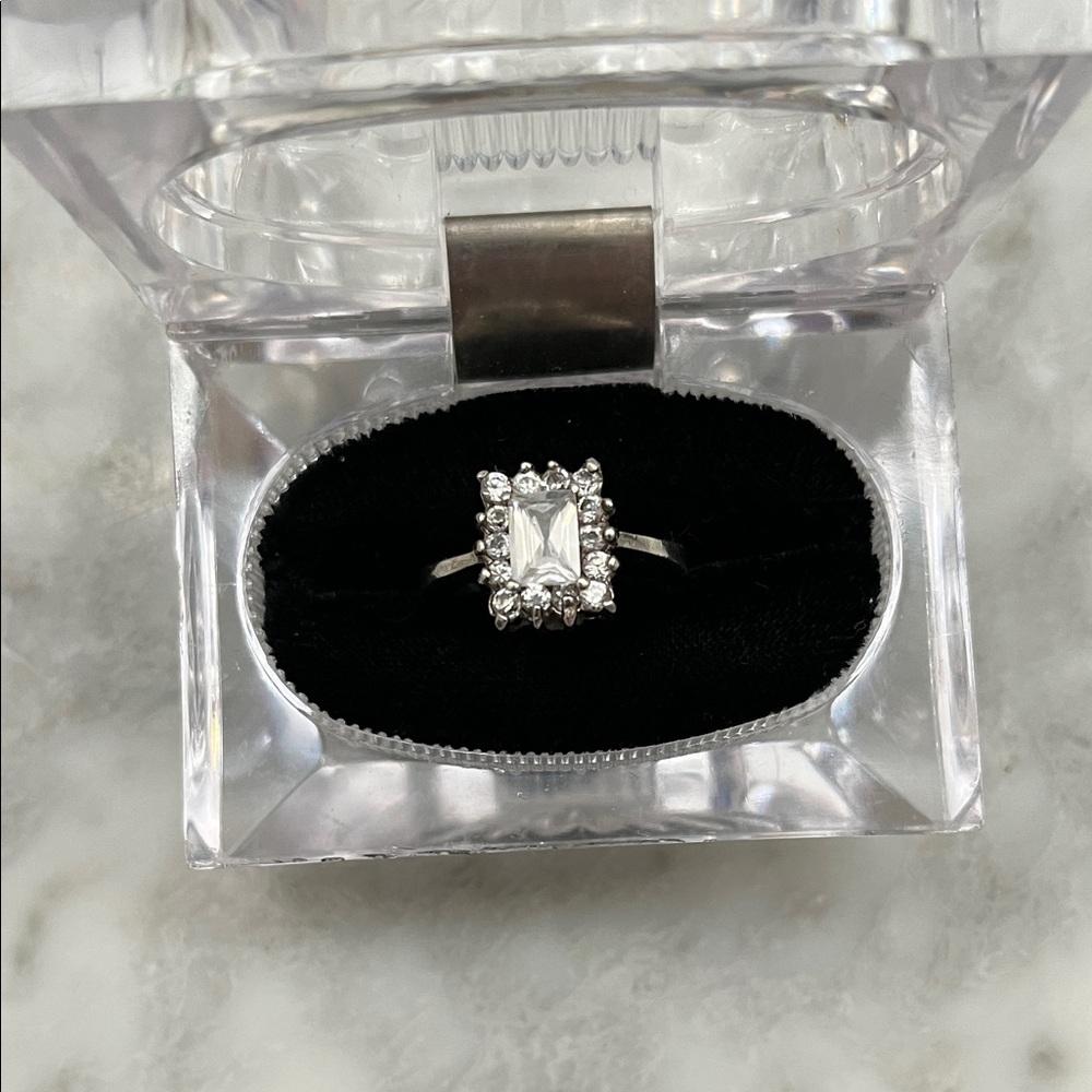 Elegant Silver Women's Ring